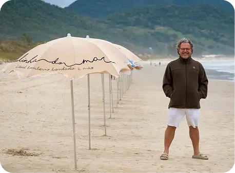 Guarda-sóis na praia